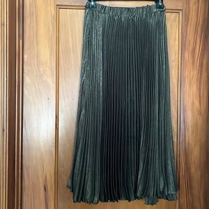 Olive pleated skirt